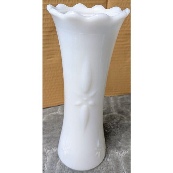 EO Brody White Milk Glass Flower Vase Cleveland Ohio USA vtg 10" 3d textured - Picture 1 of 11